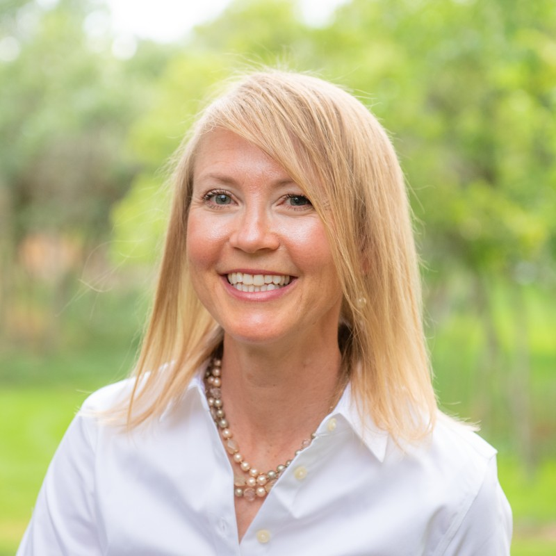 Jane_Day seen in white color shirt and with loose golden color hair